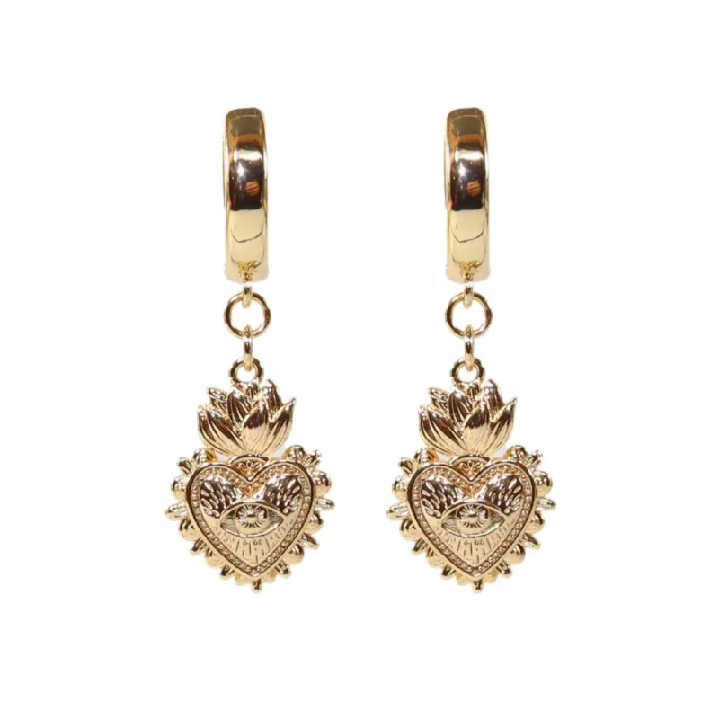 Aretes con dije del Sagrado Corazón