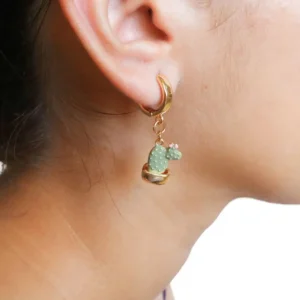 Aretes con dije de nopalito en maceta