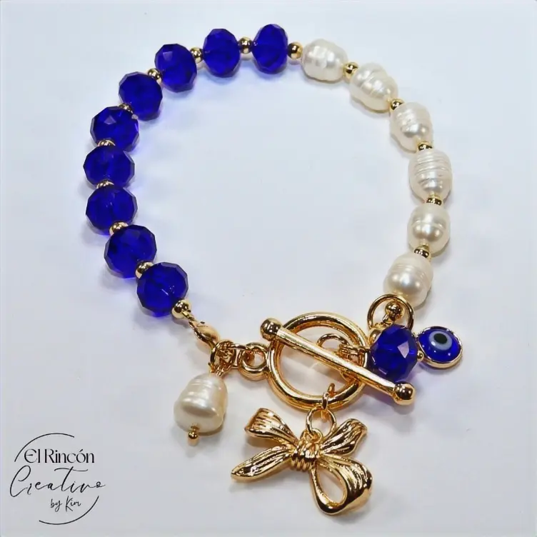 Pulsera de cristales azules y perlas de rio